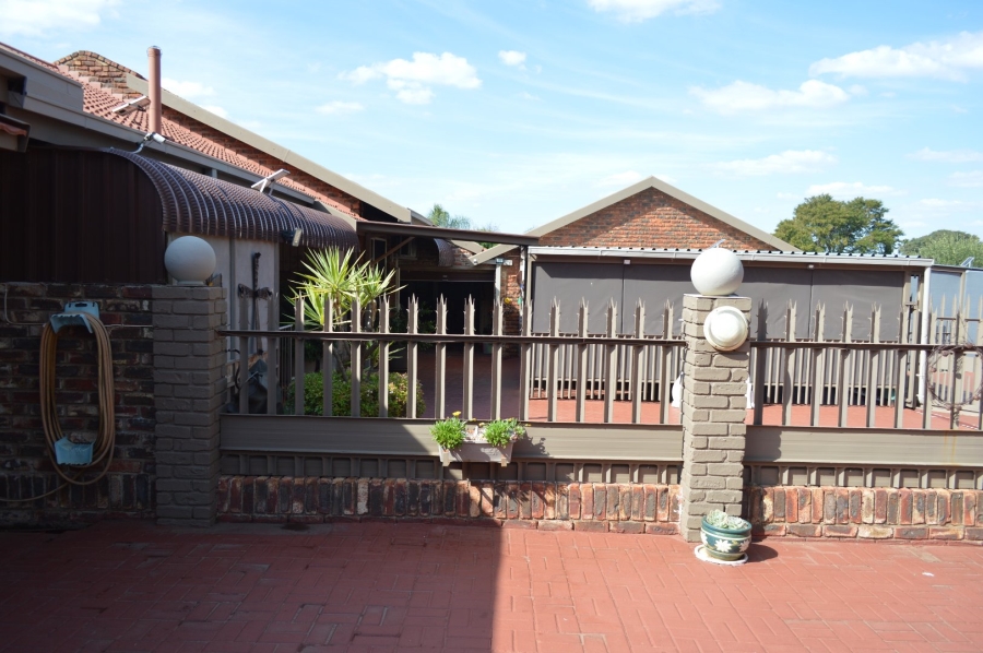6 Bedroom Property for Sale in Doringkruin North West